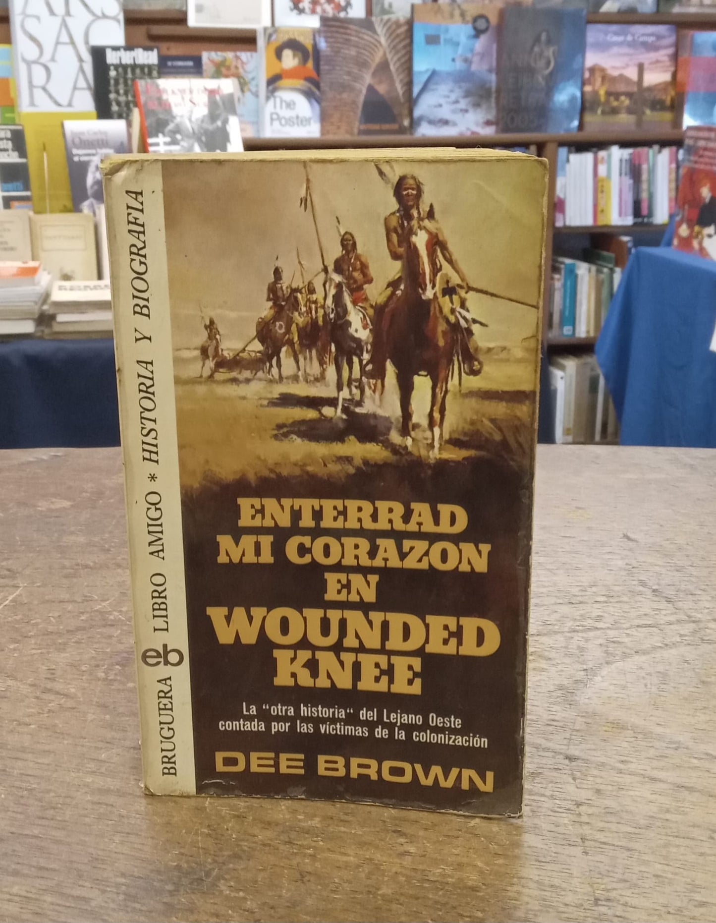 Enterrad mi corazón en Wounded Knee. La "otra historia" del Lejano Oeste contada por las víctimas de la colonización